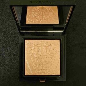 Givenchy Gold Shimmery #2 Pressed Powder Highlighter Teint Couture
Size .28oz